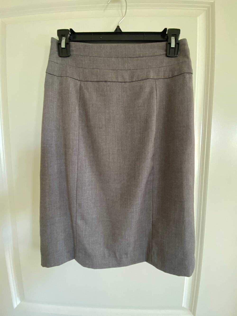 H&M gray pleated skirt size 6